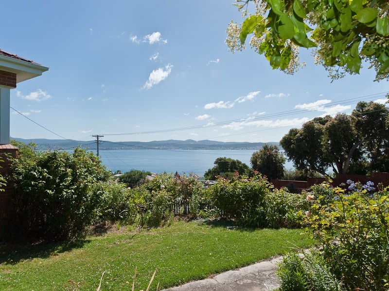 13 Sonning Crescent, Sandy Bay TAS 7005