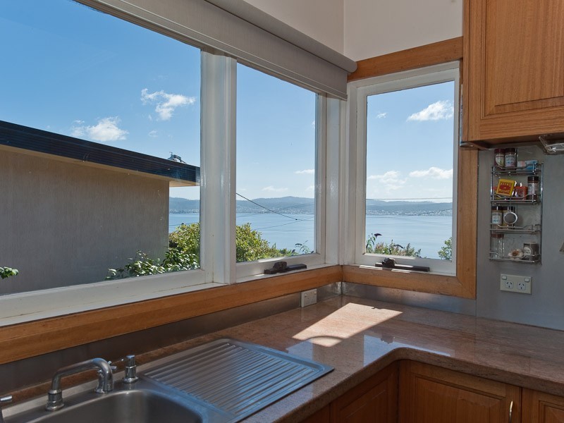 13 Sonning Crescent, Sandy Bay TAS 7005