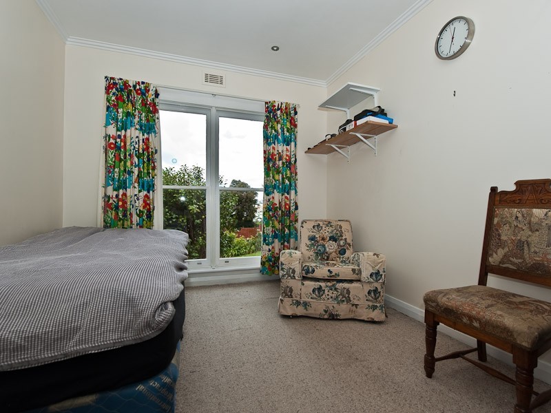 13 Sonning Crescent, Sandy Bay TAS 7005