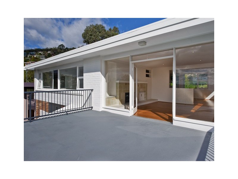 242 Churchill Avenue, Sandy Bay TAS 7005