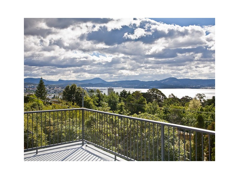 242 Churchill Avenue, Sandy Bay TAS 7005