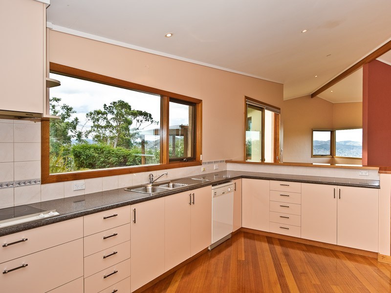 48 Fielding Drive, West Hobart TAS 7000