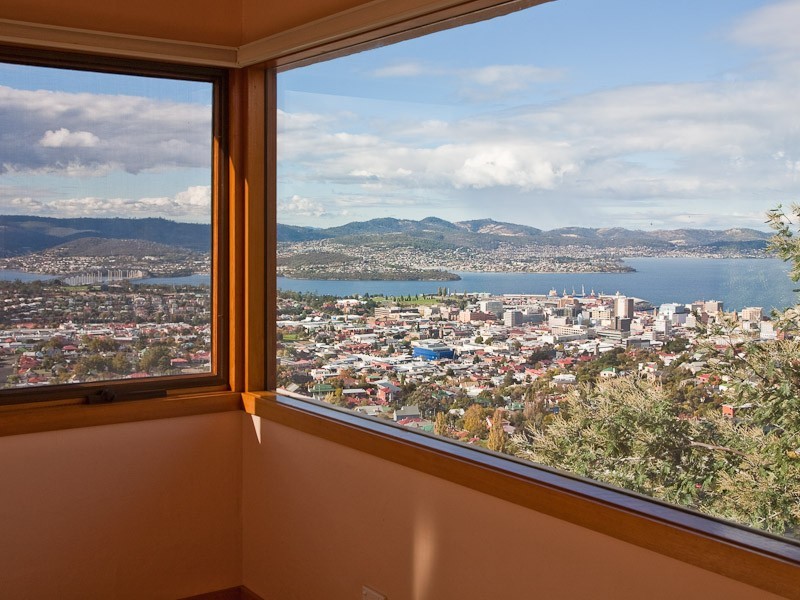 48 Fielding Drive, West Hobart TAS 7000