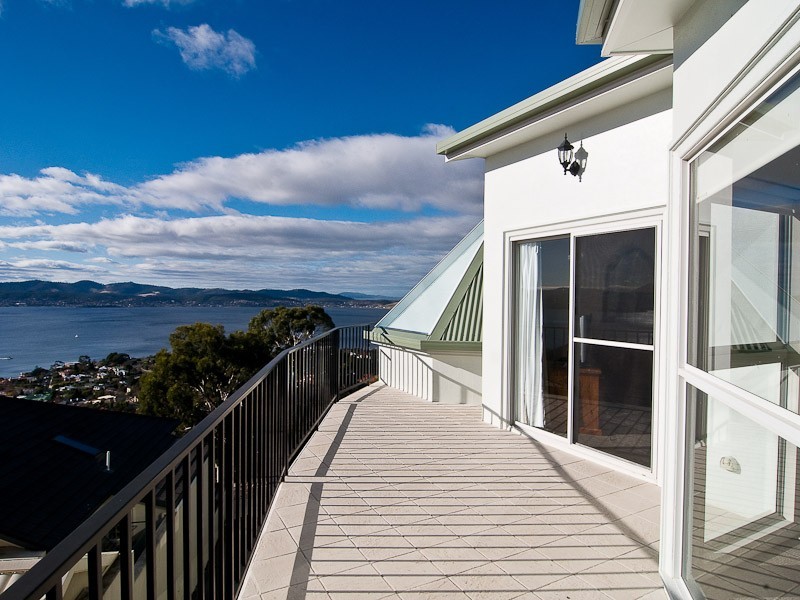 15 Nicholas Drive, Sandy Bay TAS 7005