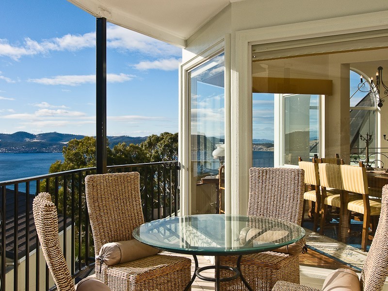 15 Nicholas Drive, Sandy Bay TAS 7005