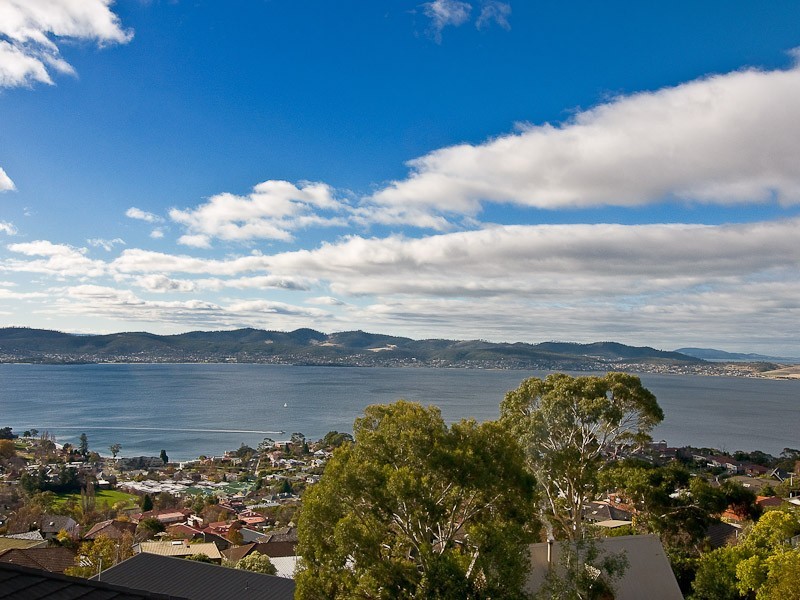 15 Nicholas Drive, Sandy Bay TAS 7005