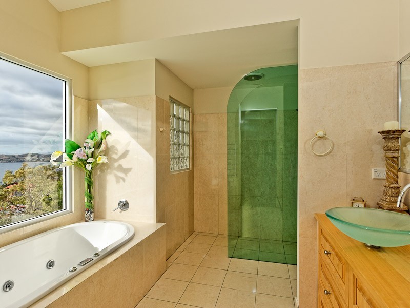 15 Nicholas Drive, Sandy Bay TAS 7005