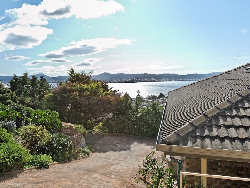 2/307 Churchill Avenue, Sandy Bay TAS 7005