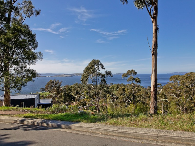 68 Coolamon Road, Taroona TAS 7053