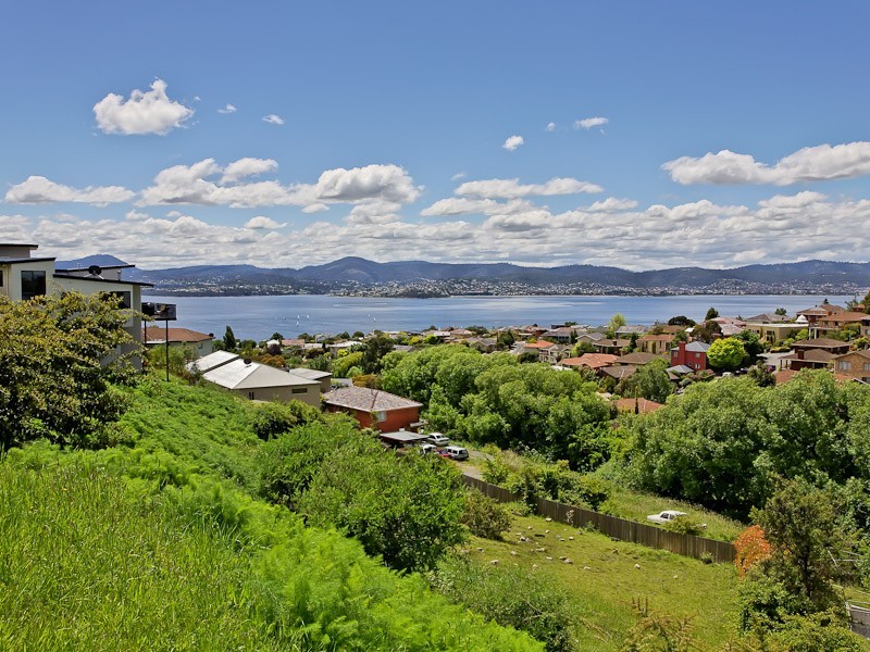 331 Churchill Avenue, Sandy Bay TAS 7005