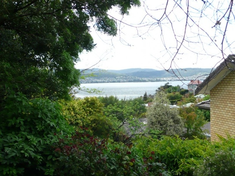 19 Fehre Court, Sandy Bay TAS 7005