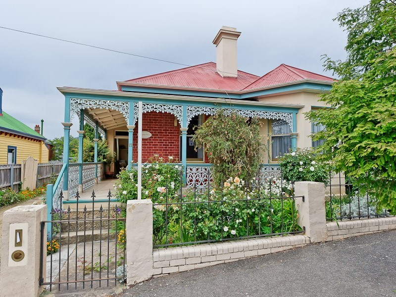 17 Gregory Street, Sandy Bay TAS 7005