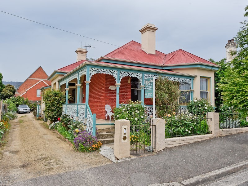 17 Gregory Street, Sandy Bay TAS 7005