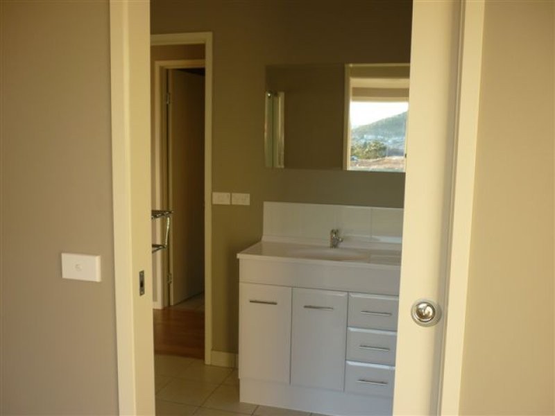 2 Gateway Drive, New Norfolk TAS 7140