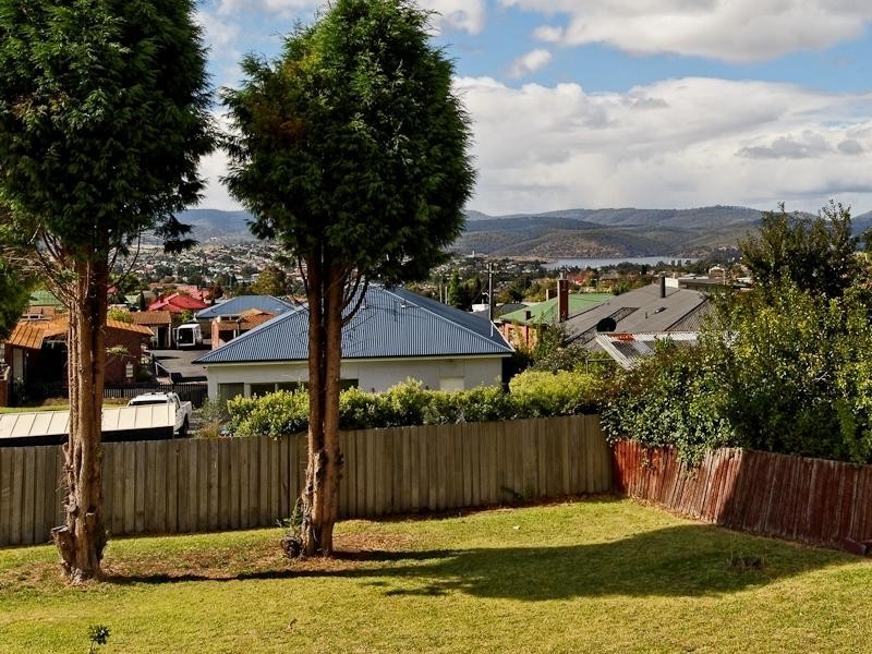 33 Doyle Avenue, Lenah Valley TAS 7008