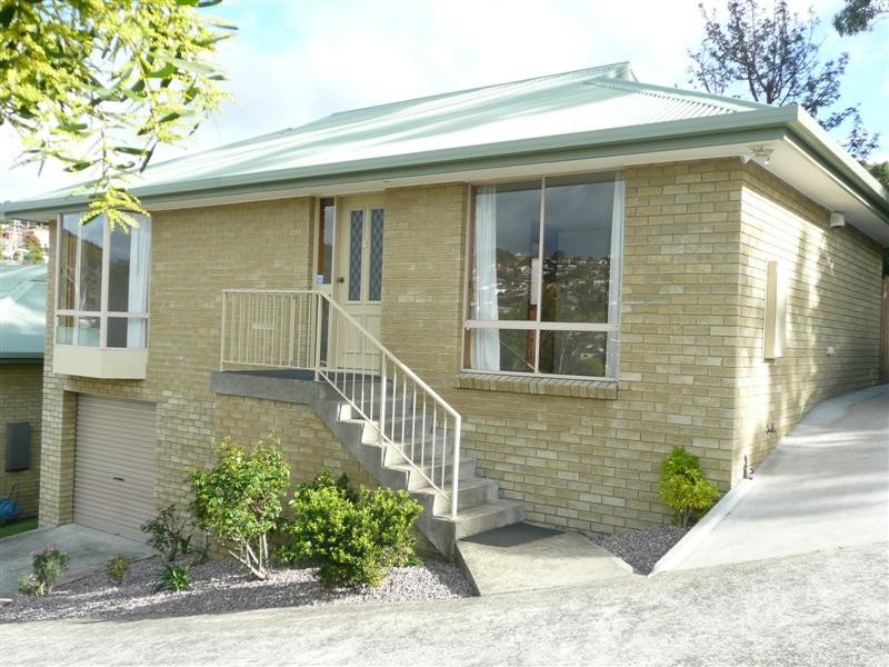 1/8 Alwyn Road, Lenah Valley TAS 7008