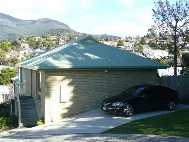 1/8 Alwyn Road, Lenah Valley TAS 7008