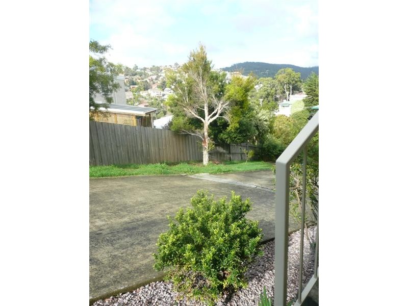 1/8 Alwyn Road, Lenah Valley TAS 7008