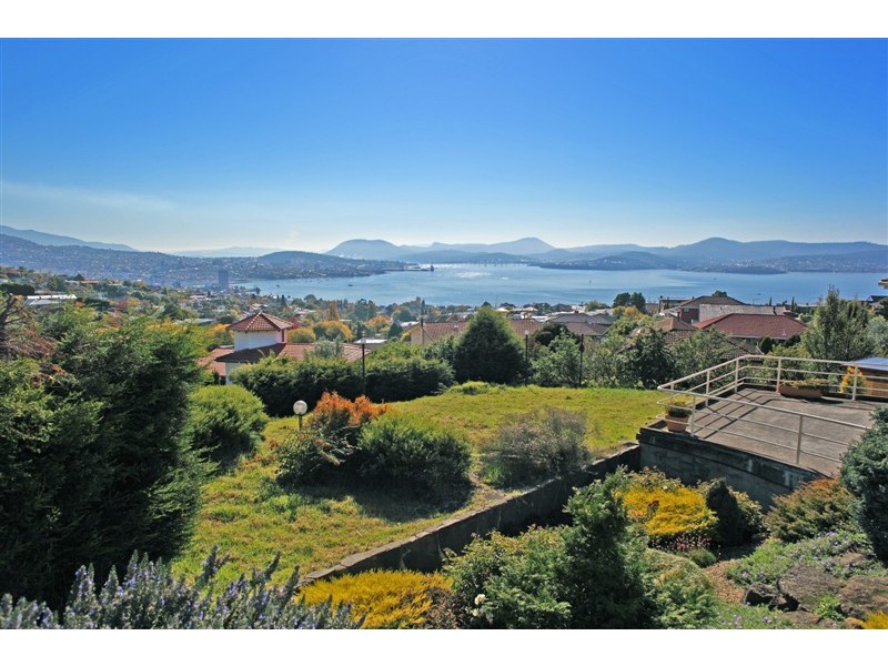 445 Churchill Avenue, Sandy Bay TAS 7005