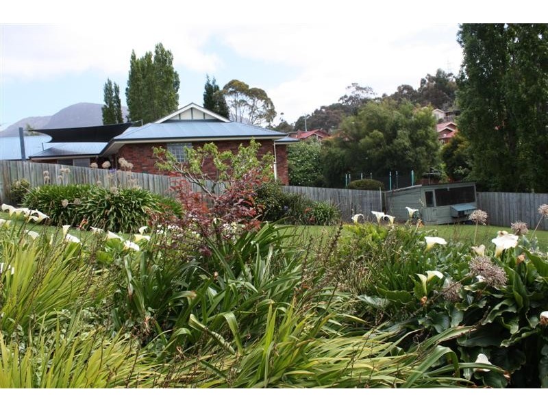 4a  Gregson Avenue, New Town TAS 7008