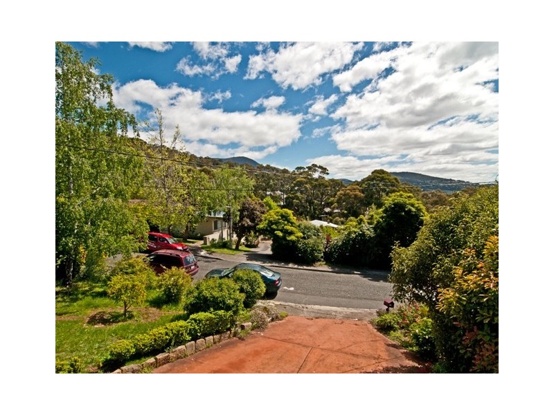 1 Woolton Place, Sandy Bay TAS 7005