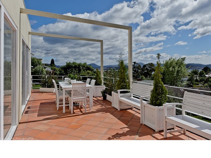 24 Willowdene Avenue, Sandy Bay TAS 7005