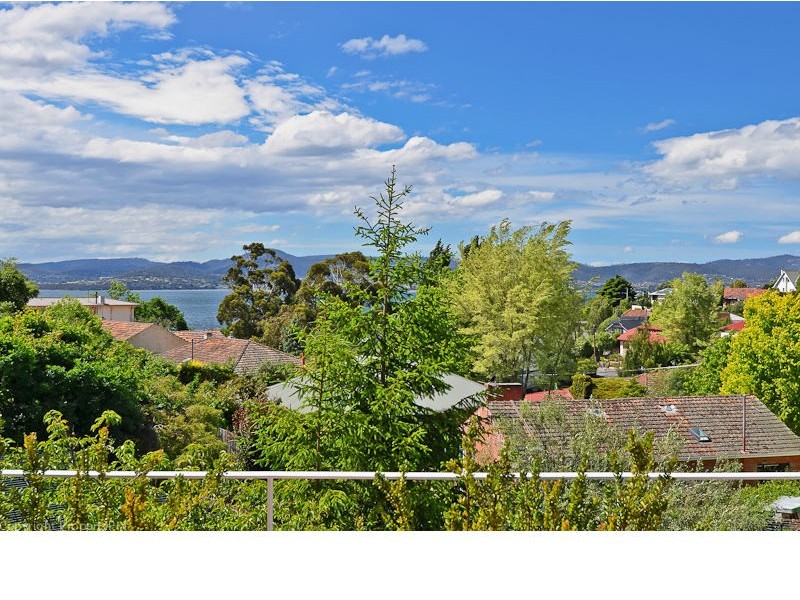 24 Willowdene Avenue, Sandy Bay TAS 7005