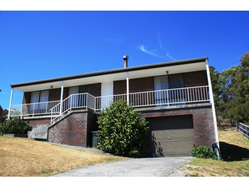 15 Lighton Way, Lenah Valley TAS 7008