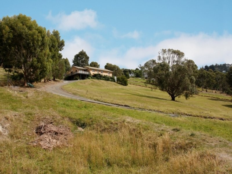 87 Cades Drive, Kingston TAS 7050