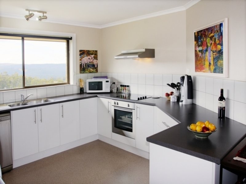 87 Cades Drive, Kingston TAS 7050