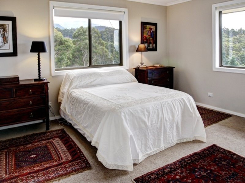 87 Cades Drive, Kingston TAS 7050