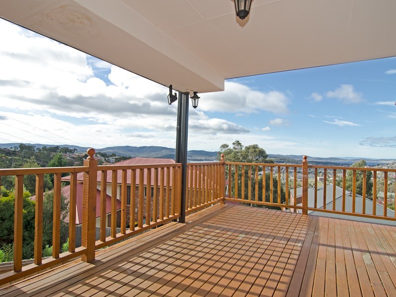 30 Firth Road, Lenah Valley TAS 7008