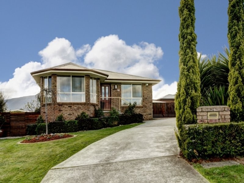 10 Adelong Drive, Kingston TAS 7050