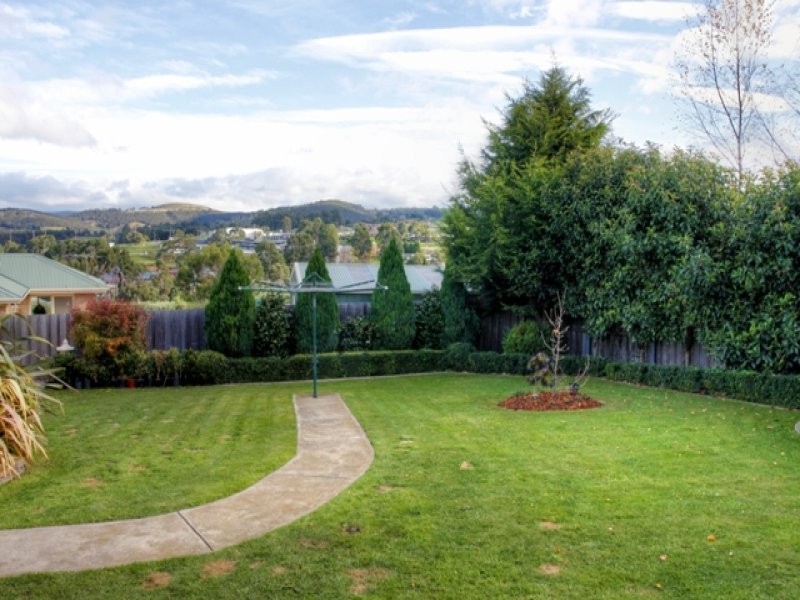 10 Adelong Drive, Kingston TAS 7050