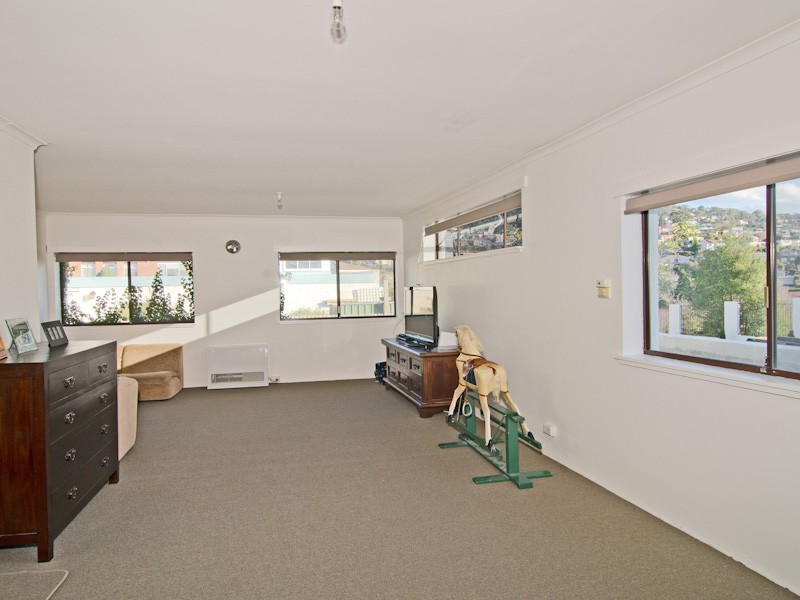 8 Dresden Street, Sandy Bay TAS 7005