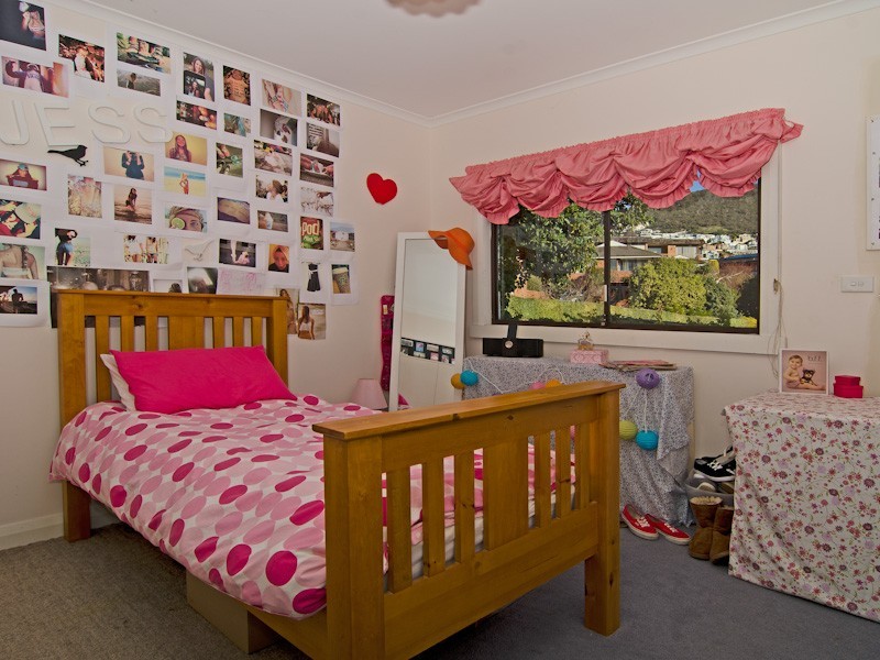 8 Dresden Street, Sandy Bay TAS 7005