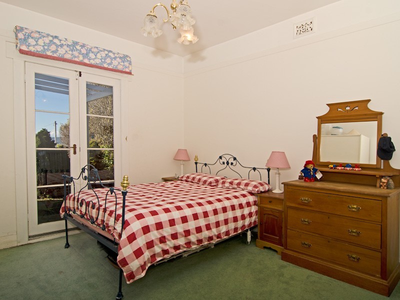 8 Dresden Street, Sandy Bay TAS 7005