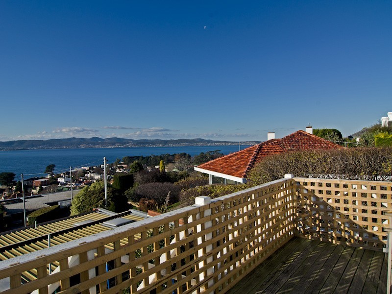 8 Dresden Street, Sandy Bay TAS 7005