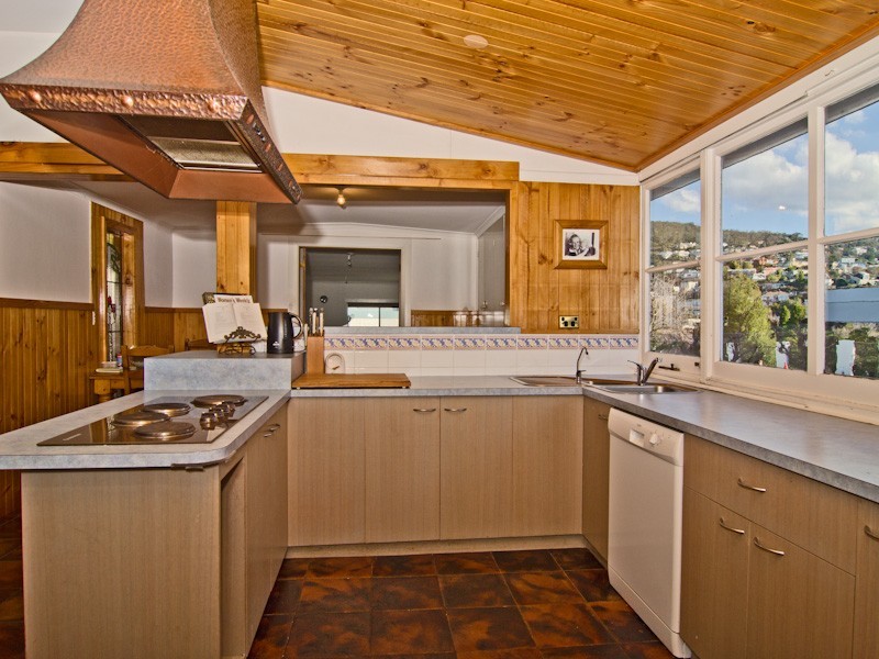 8 Dresden Street, Sandy Bay TAS 7005