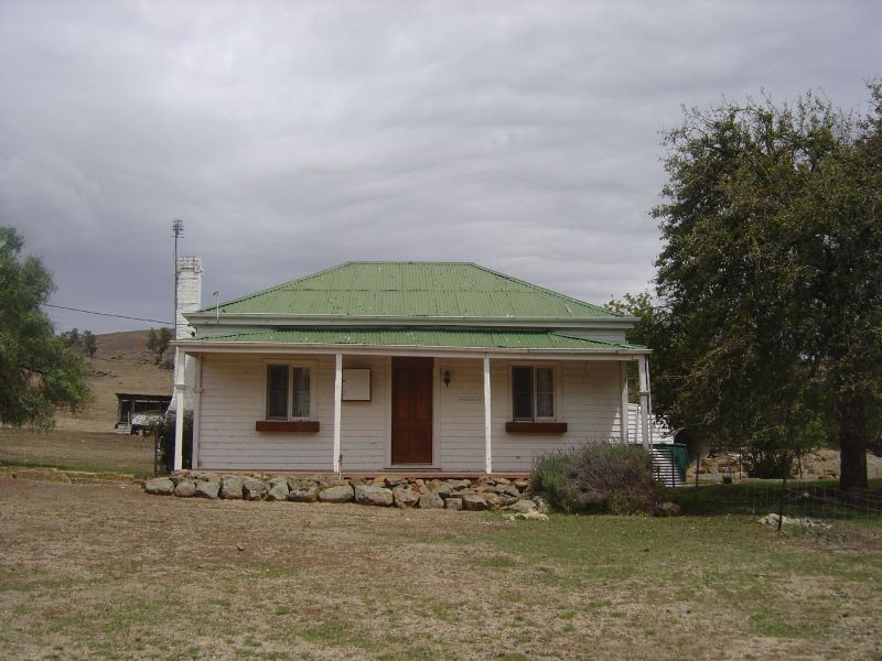 7661 “Rockwood Cottage”  Midland Highway, Antill Ponds TAS 7120