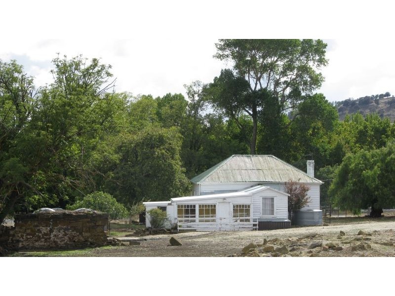 7661 “Rockwood Cottage”  Midland Highway, Antill Ponds TAS 7120