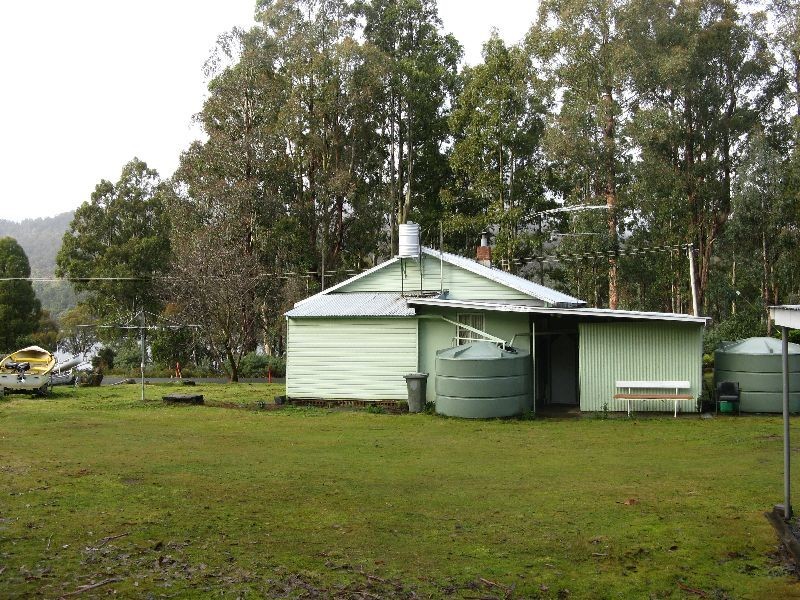Bradys Lake TAS 7140