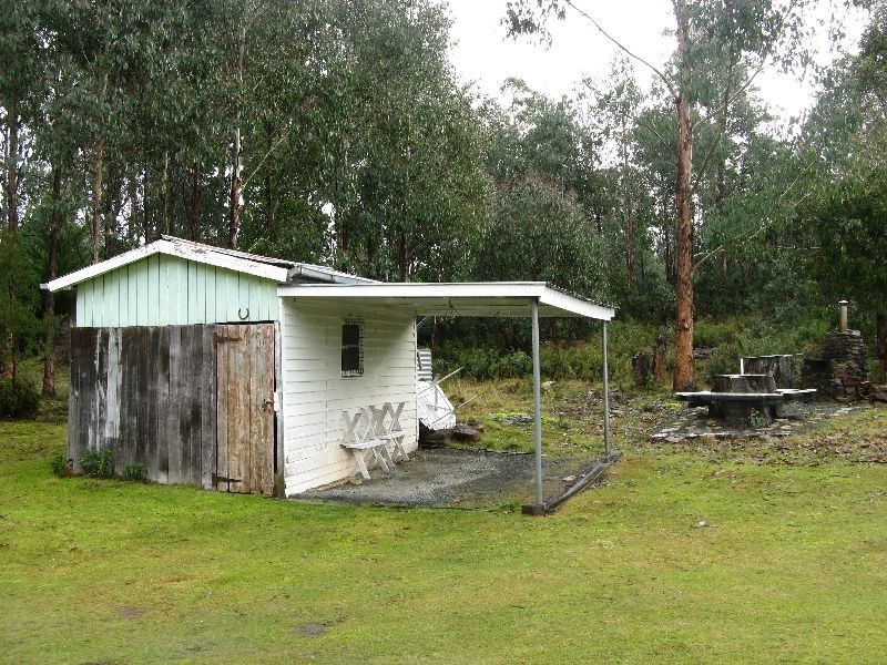 Bradys Lake TAS 7140