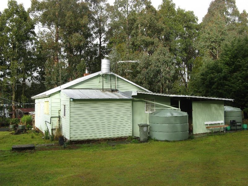 Bradys Lake TAS 7140