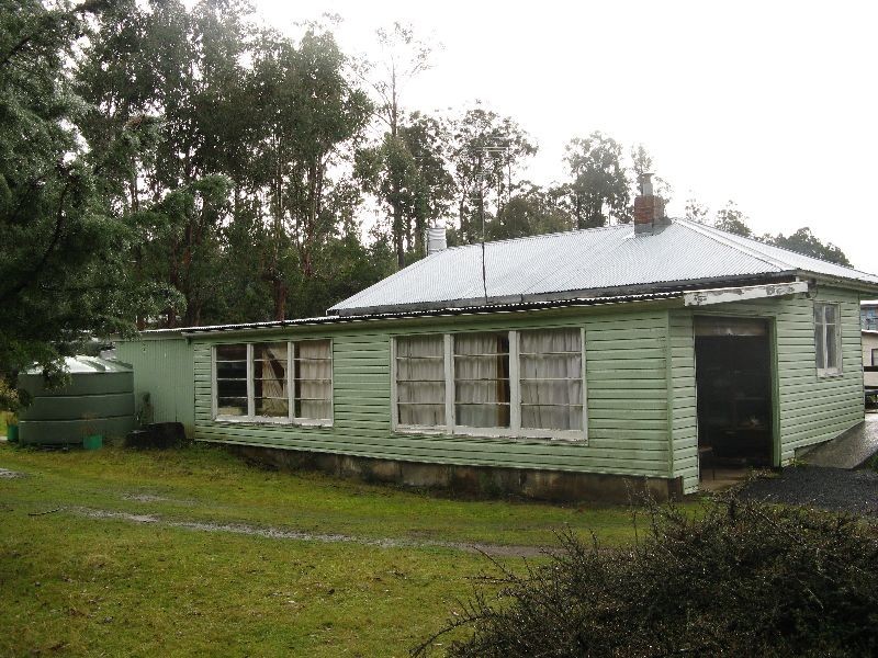 Bradys Lake TAS 7140