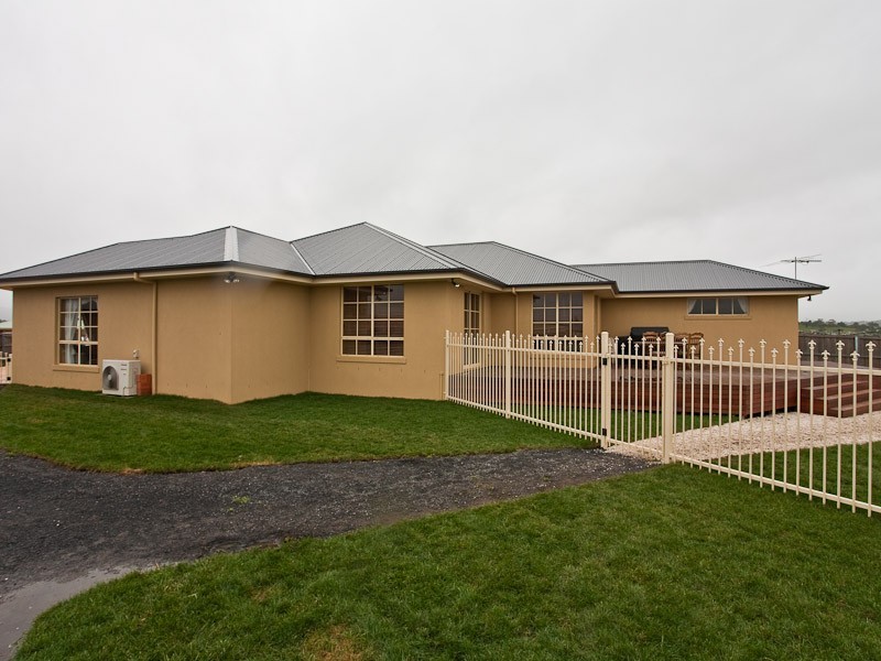 8 Howlett Court, Brighton TAS 7030