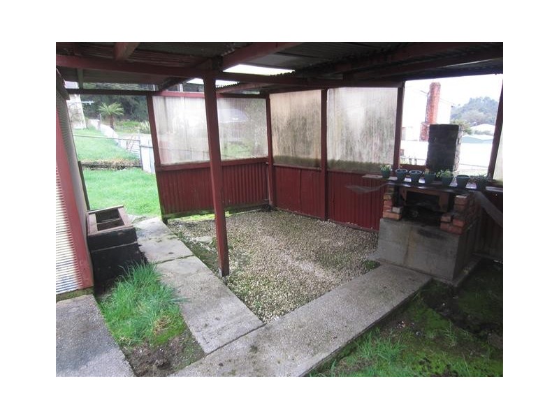 8 Clemons Street, Rosebery TAS 7470