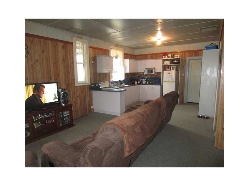 8 Clemons Street, Rosebery TAS 7470