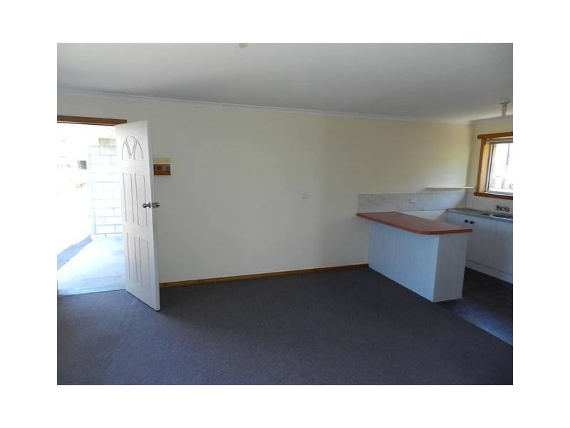 4/2 Raglan Street, Somerset TAS 7322