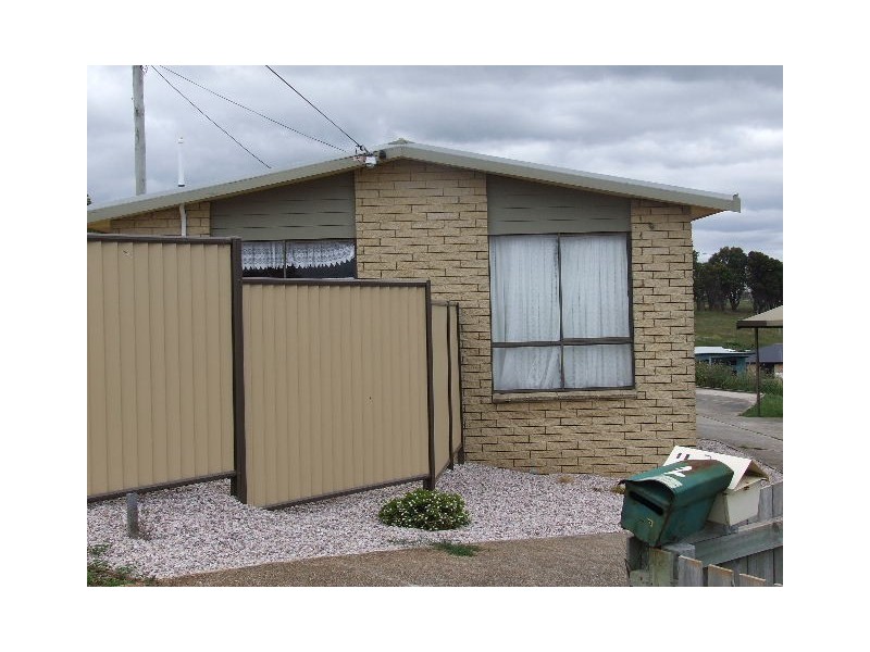 1/3 Ross Street, Burnie TAS 7320